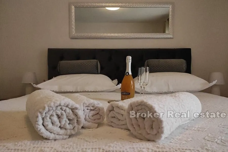 dvojna apartmanska kuća drugi red od mora - slika 9