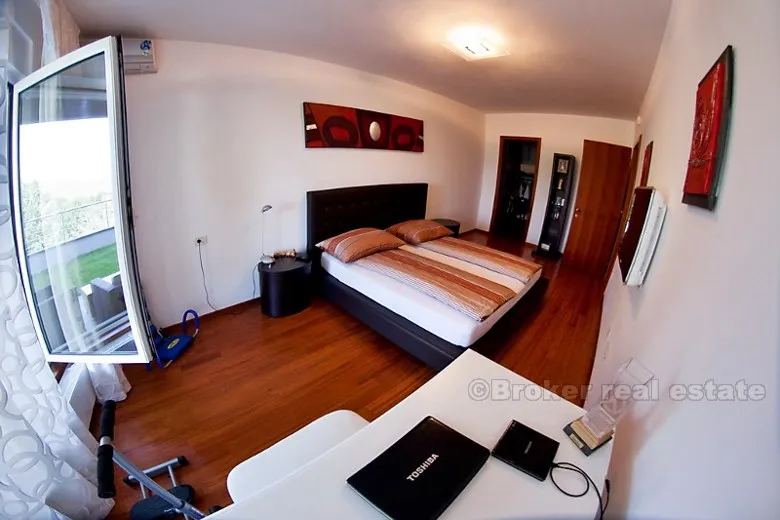 nova vila okružena zelenilom, na prodaju - slika 17