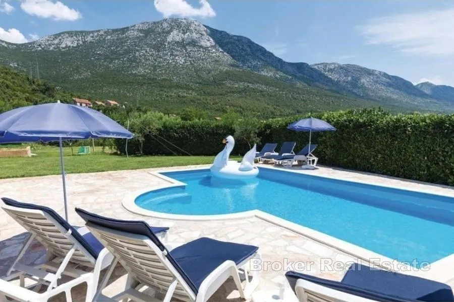 kamena vila s bazenom okružena prirodom i privatnošću - slika 3
