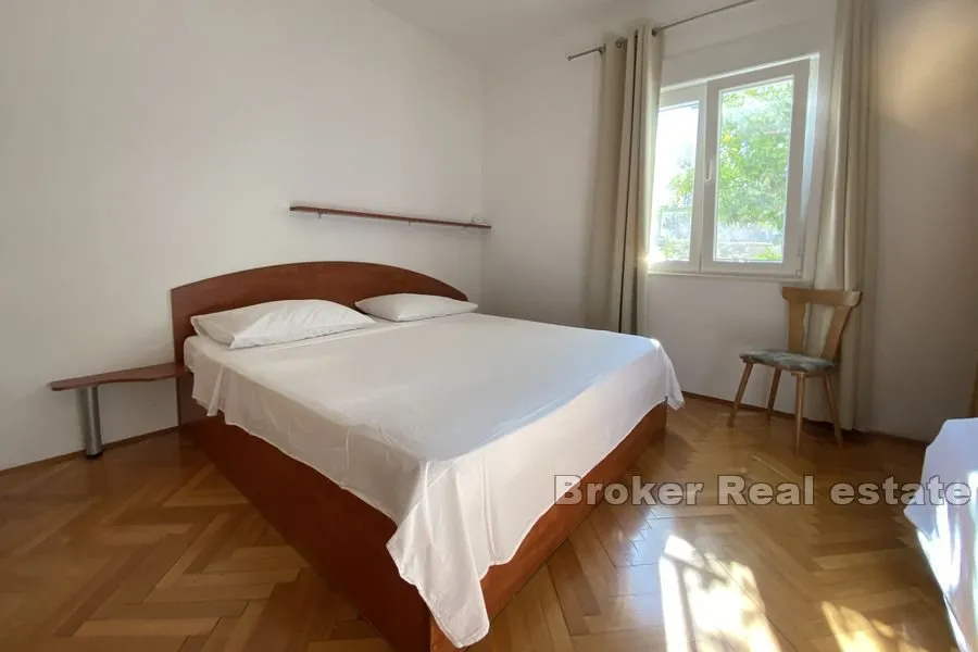 prekrasna kuća s dvorištem u blizini centra - slika 12