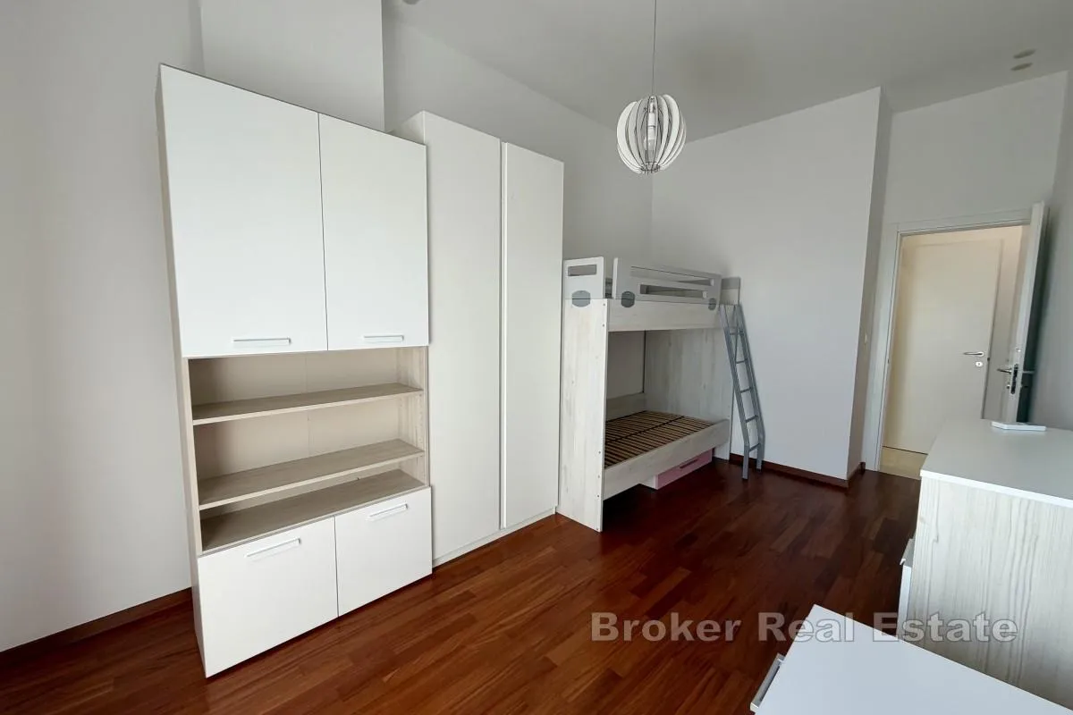 trosobni stan s pogledom na more - slika 5