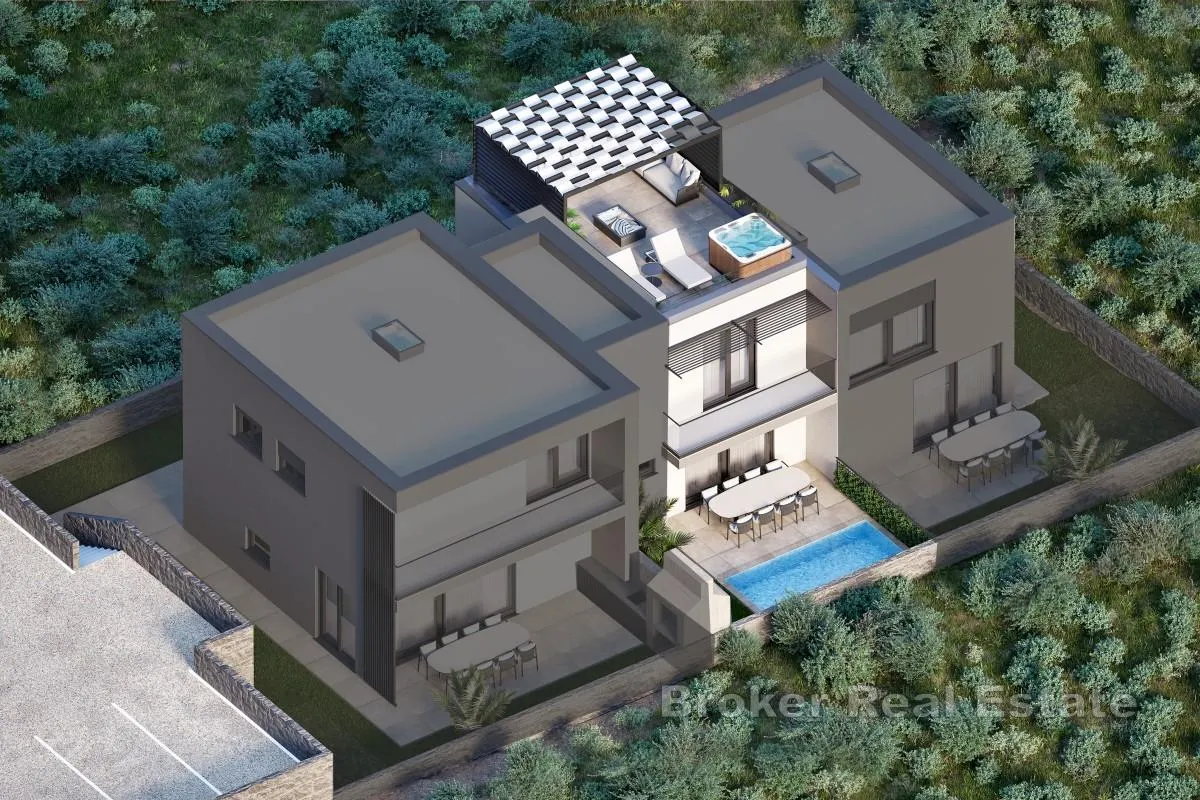 triplex s dvorištem i opcijom bazena - slika 1