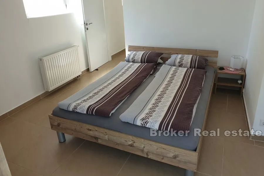 apartmanska kuća u drugom redu od mora - slika 15