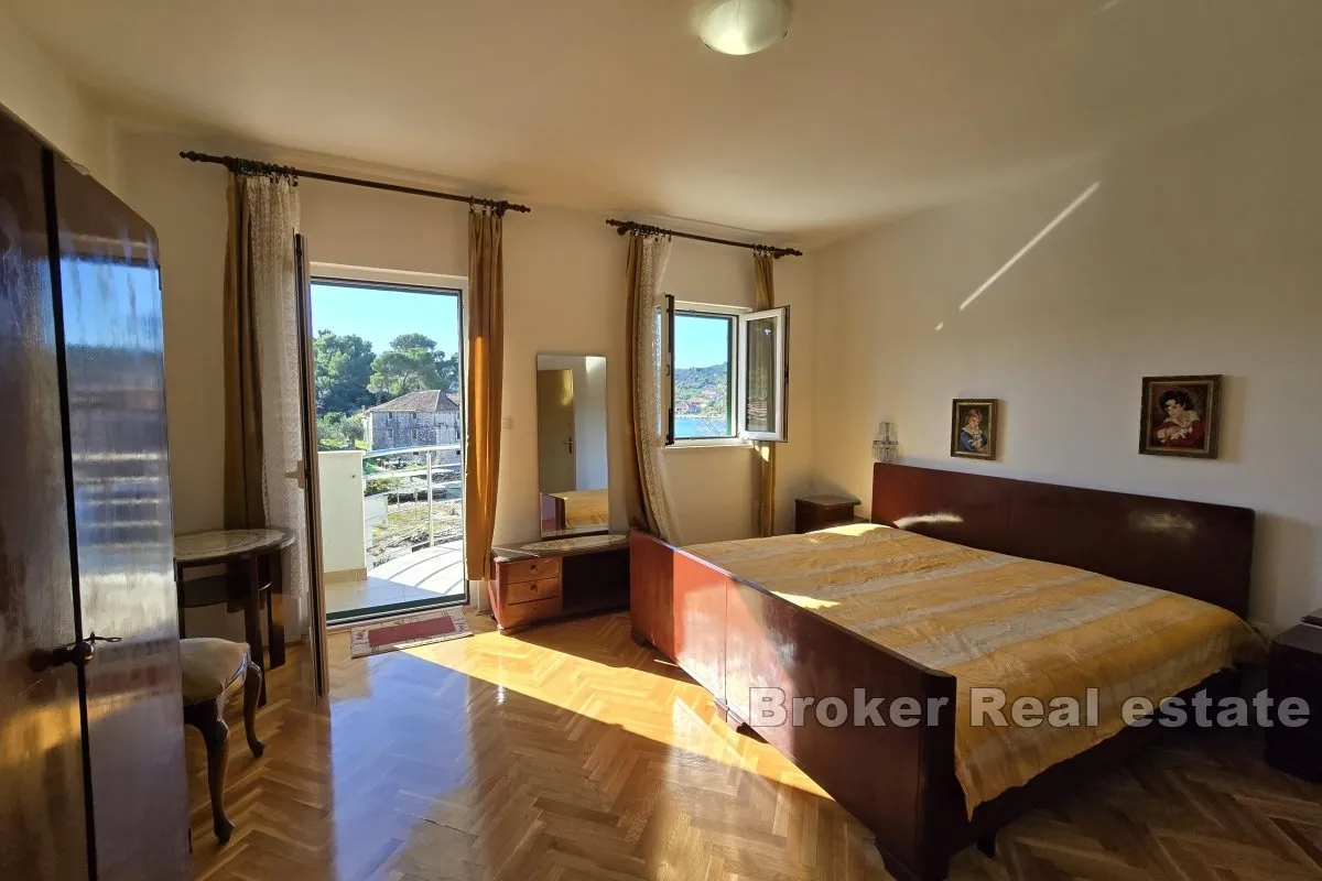 kuća u prvom redu do mora s dva apartmana - slika 6