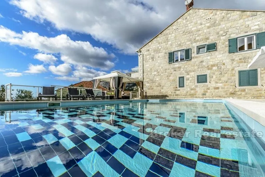 luksuzna kamena villa za najam - slika 1