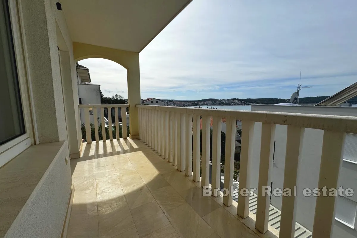 trosoban apartman s pogledom na more - slika 2