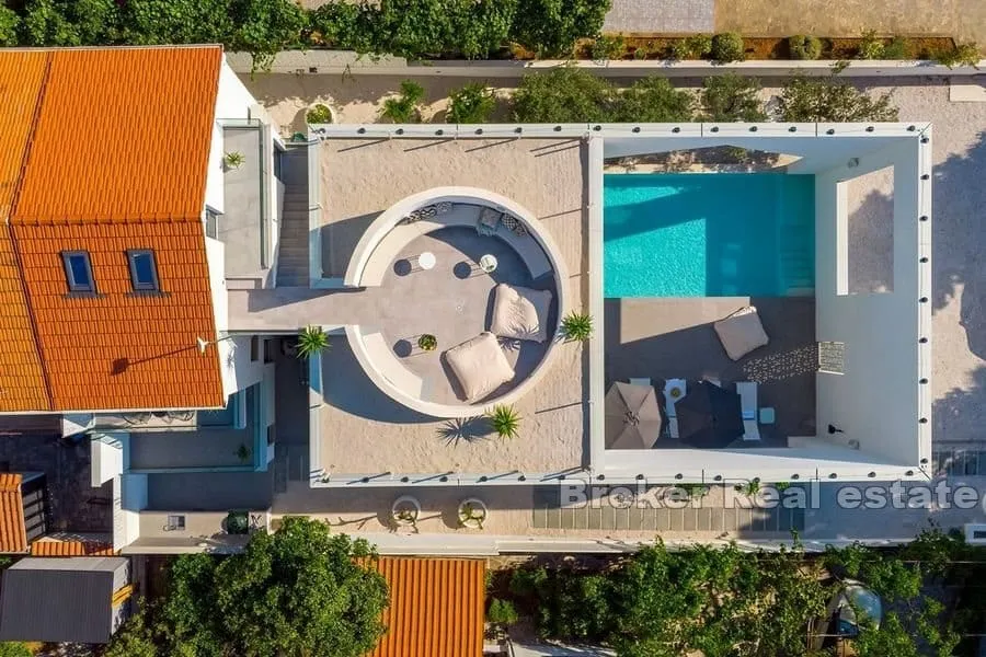 moderna vila s bazenom - slika 18