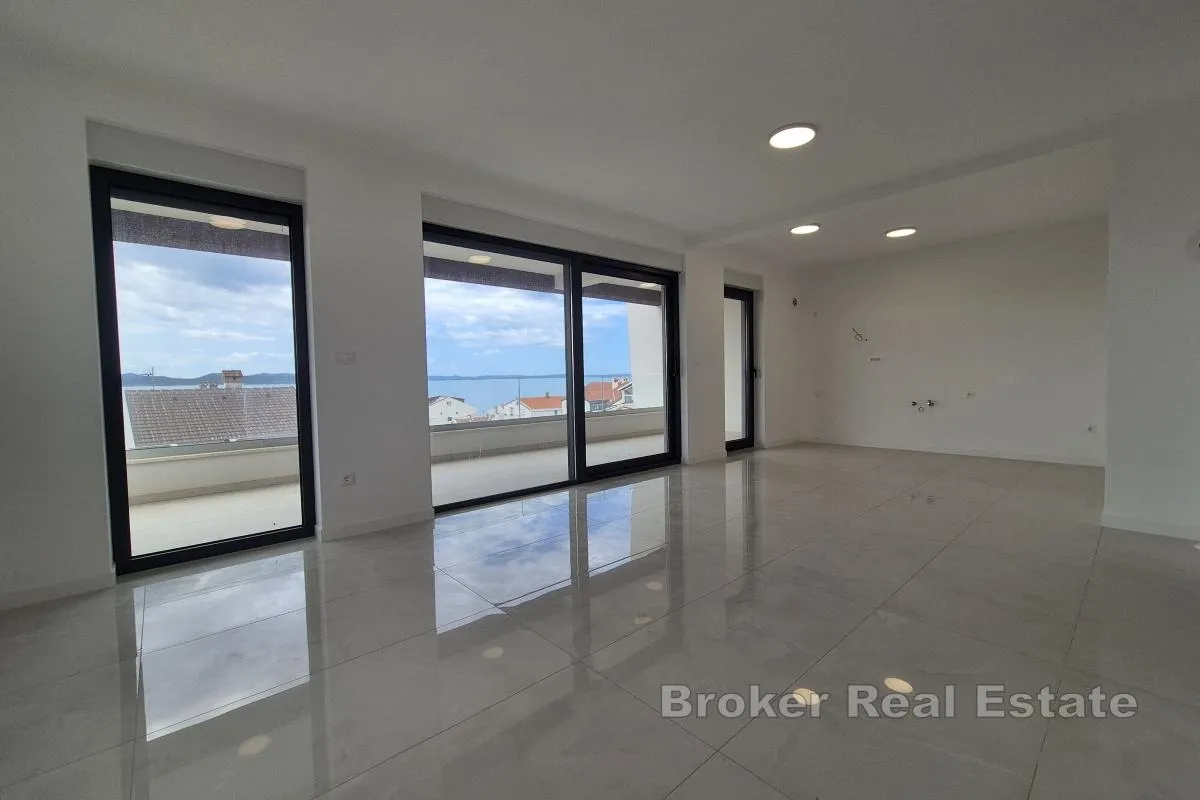 Trosobni stanovi u novoizgrađenoj zgradi s pogledom na more - Diklo, Zadar
