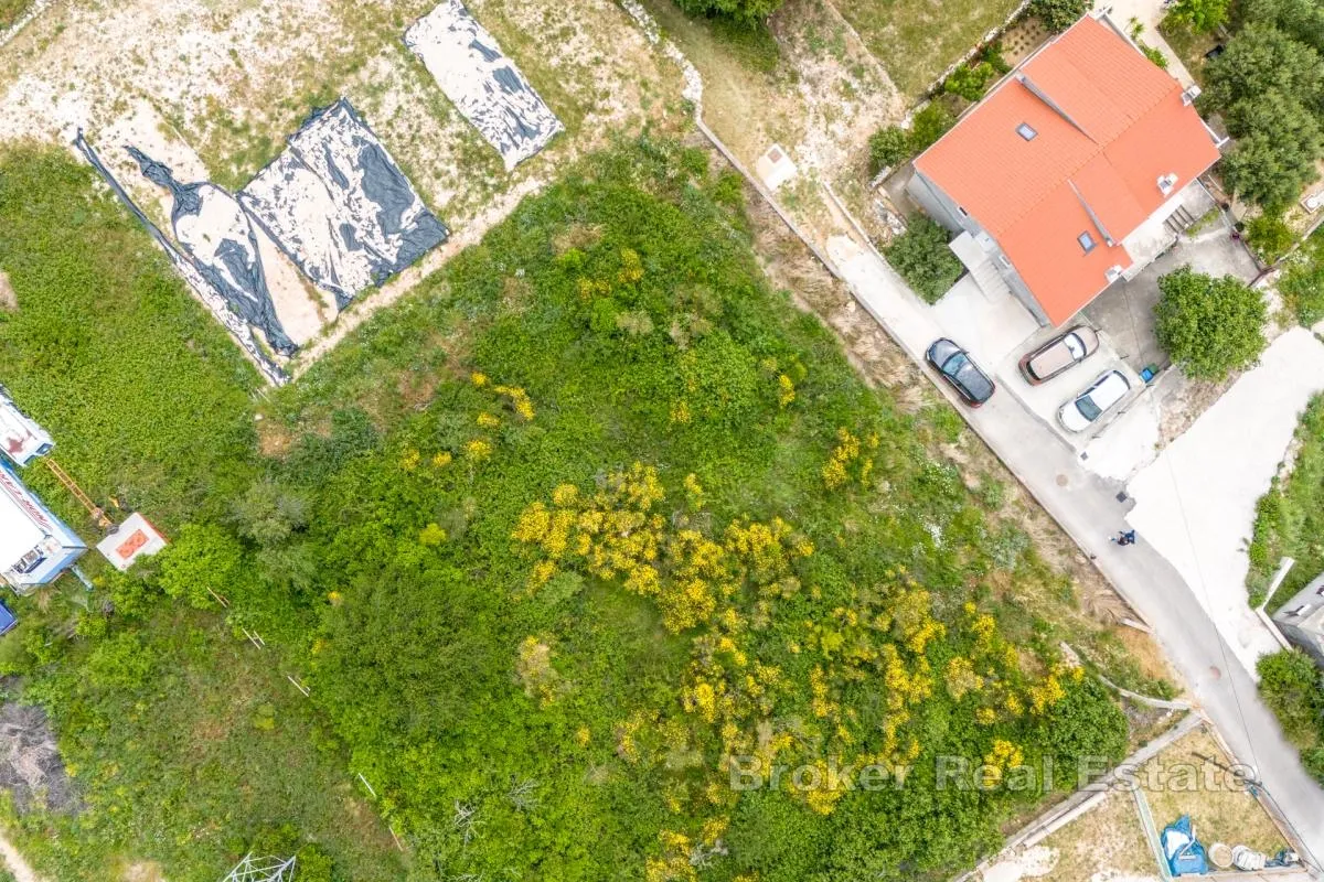građevinsko zemljište u m1 zoni u kaštelima s pogledom na more i otoke - slika 5