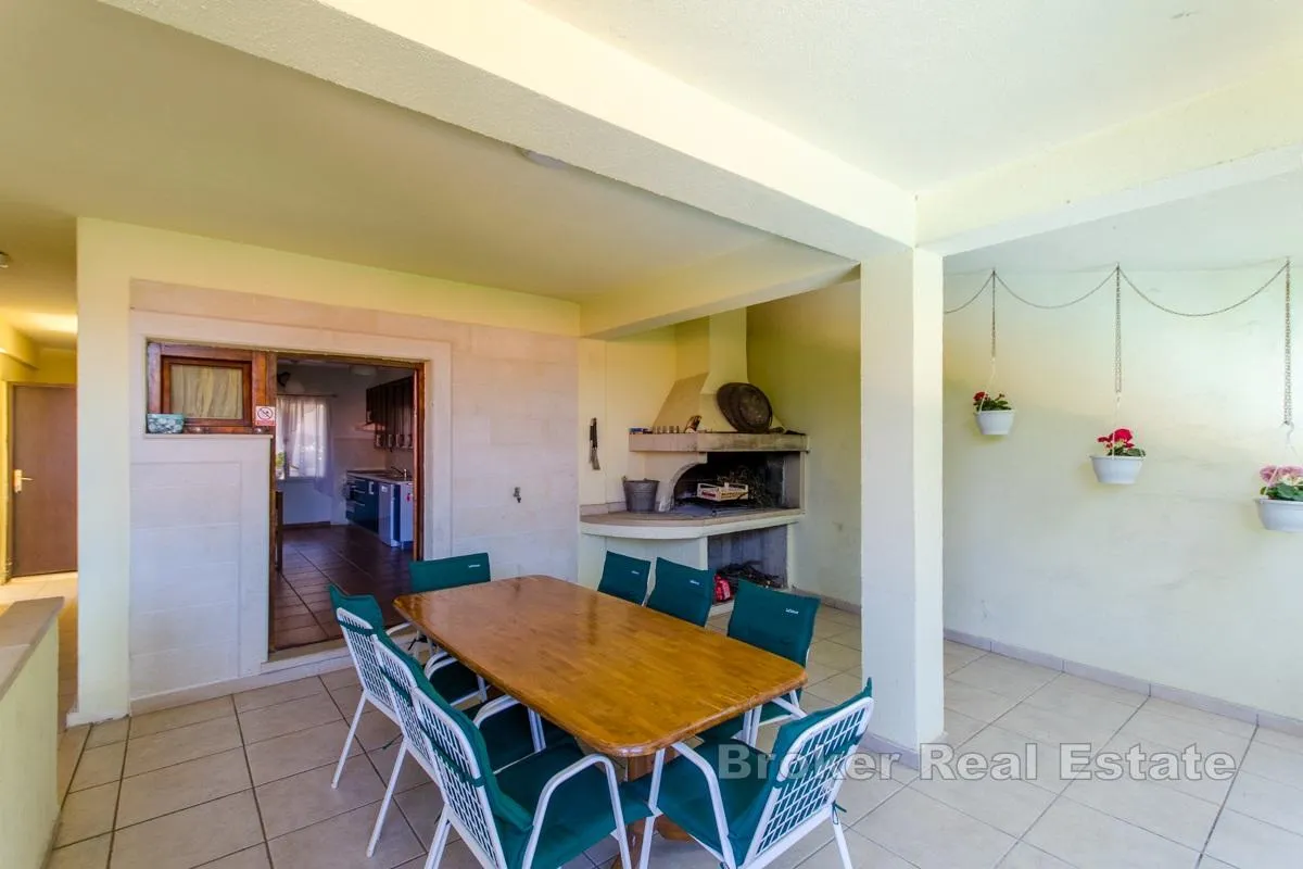 apartmanska kuća s bazenom - slika 6