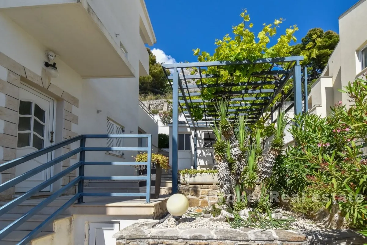 poslovno apartmanska kuca sa prekrasnim pogledom i blizinom mora - slika 3