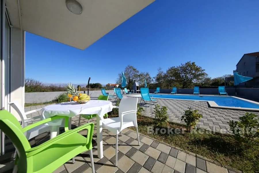 apartmanska kuća u blizini mora - slika 2