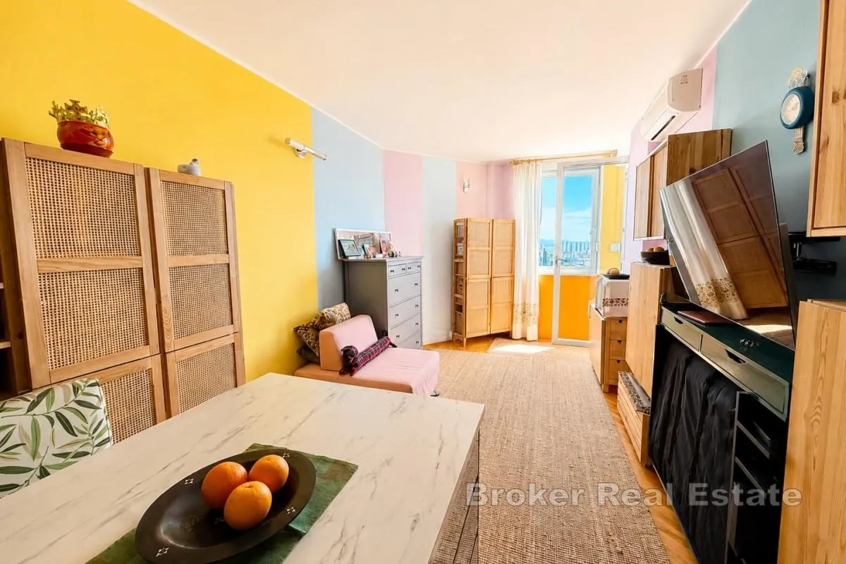 Sunčan jednosobni stan s panoramskim pogledom na more - Split