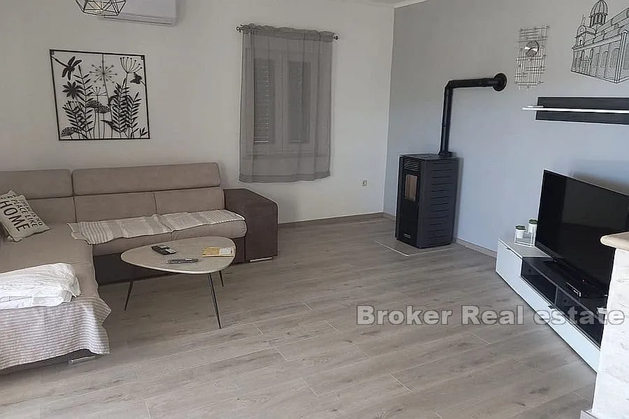 apartmanska kuća u prvom redu do mora - slika 4