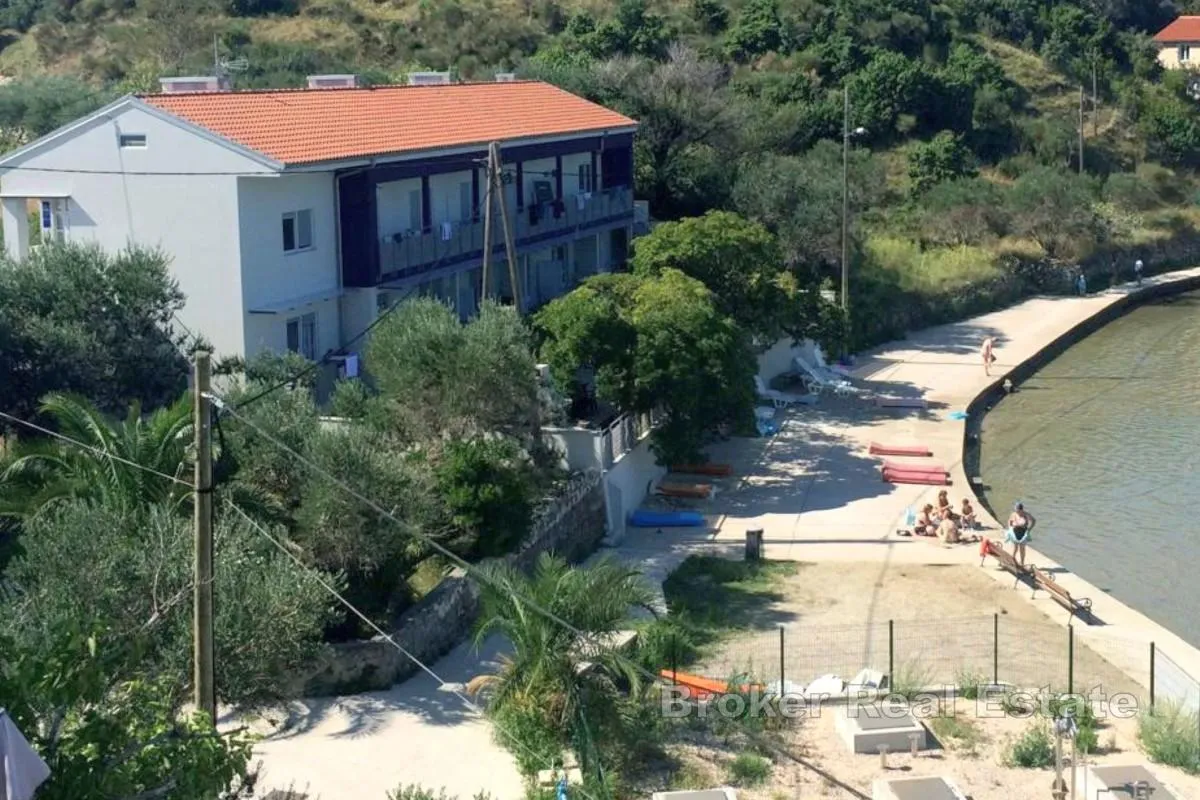 apartmanska kuća prvi red do mora - slika 3