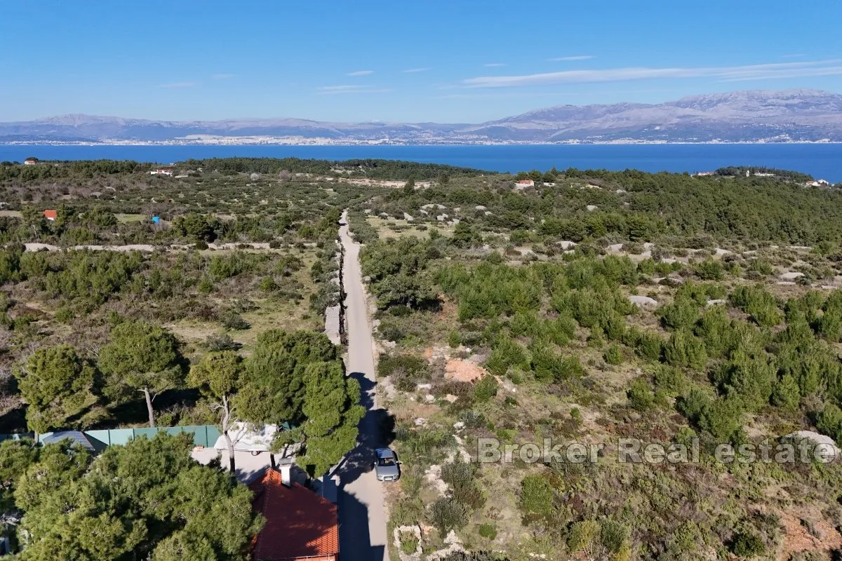 Poljoprivredno zemljište u mirnom dijelu mjesta - Brač, Brač