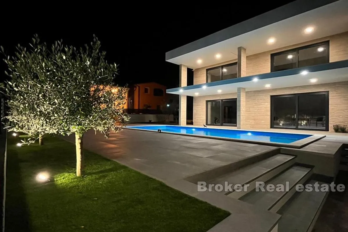 moderna vila sa bazenom - slika 7