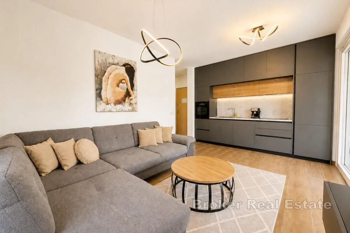 apartman s bazenom i vrtom, 60 m od mora - slika 5