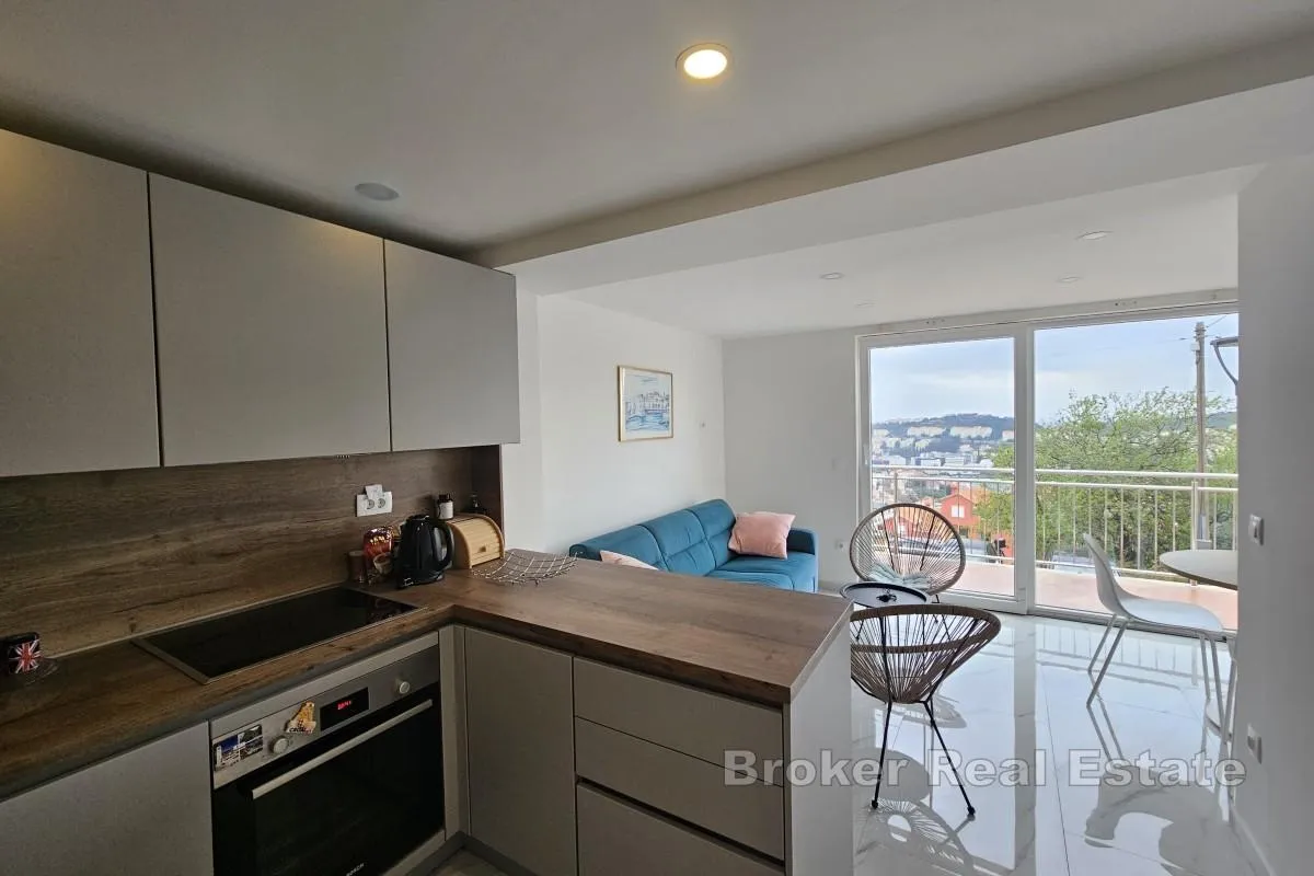 kuća s dva apartmana na mirnoj lokaciji - slika 4