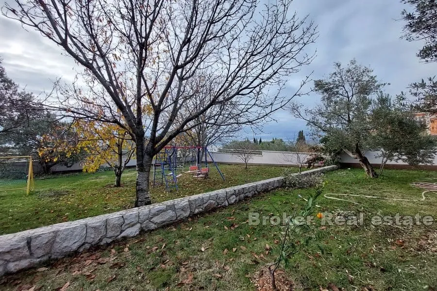 apartmanska kuća s bazenom - slika 10