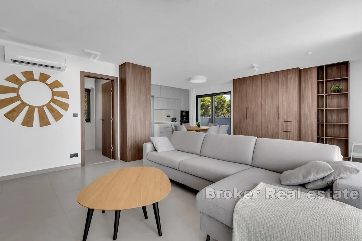 luksuzni apartman u prvom redu do mora - slika 4