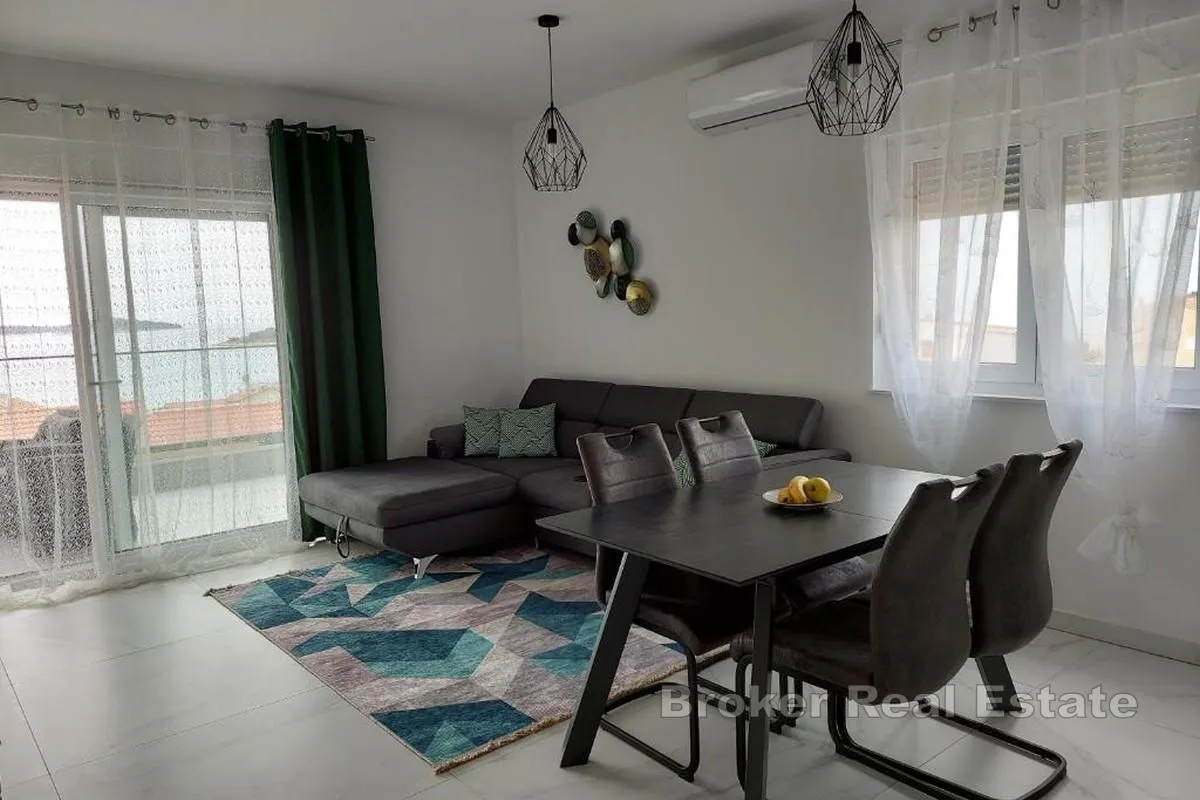 penthouse s otvorenim pogledom na more u prekrasnoj rogoznici - slika 5