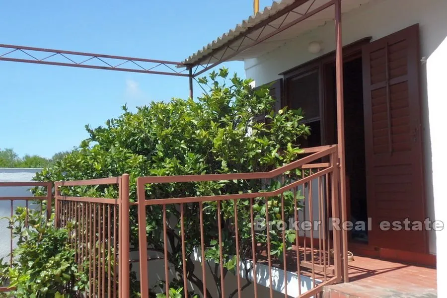 kamena kuća s pogledom na more - slika 3