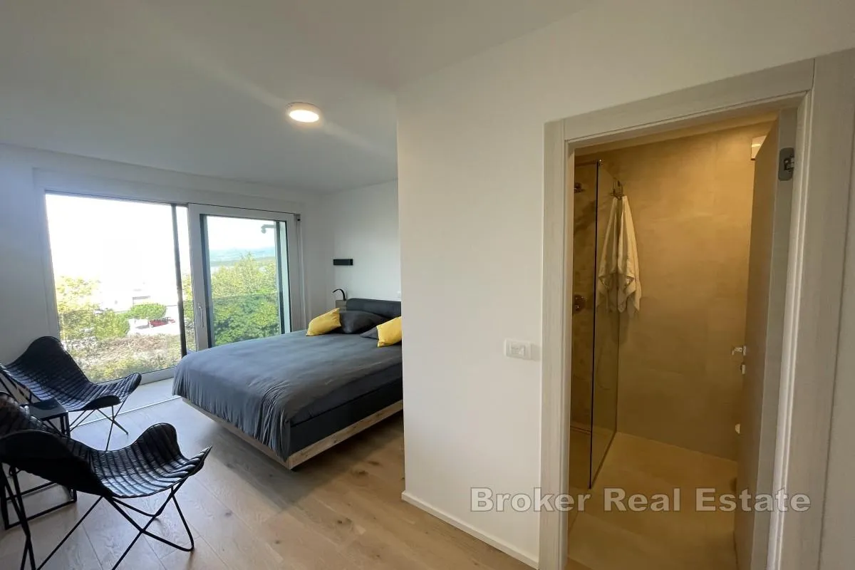 moderan apartman s pogledom na more - slika 9