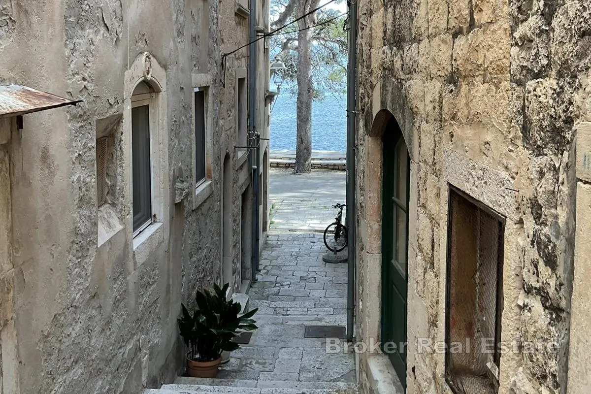 kamena kuća u srcu stare jezgre grada korčule - slika 1