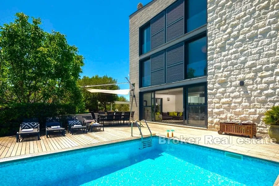 moderna vila s bazenom - slika 4