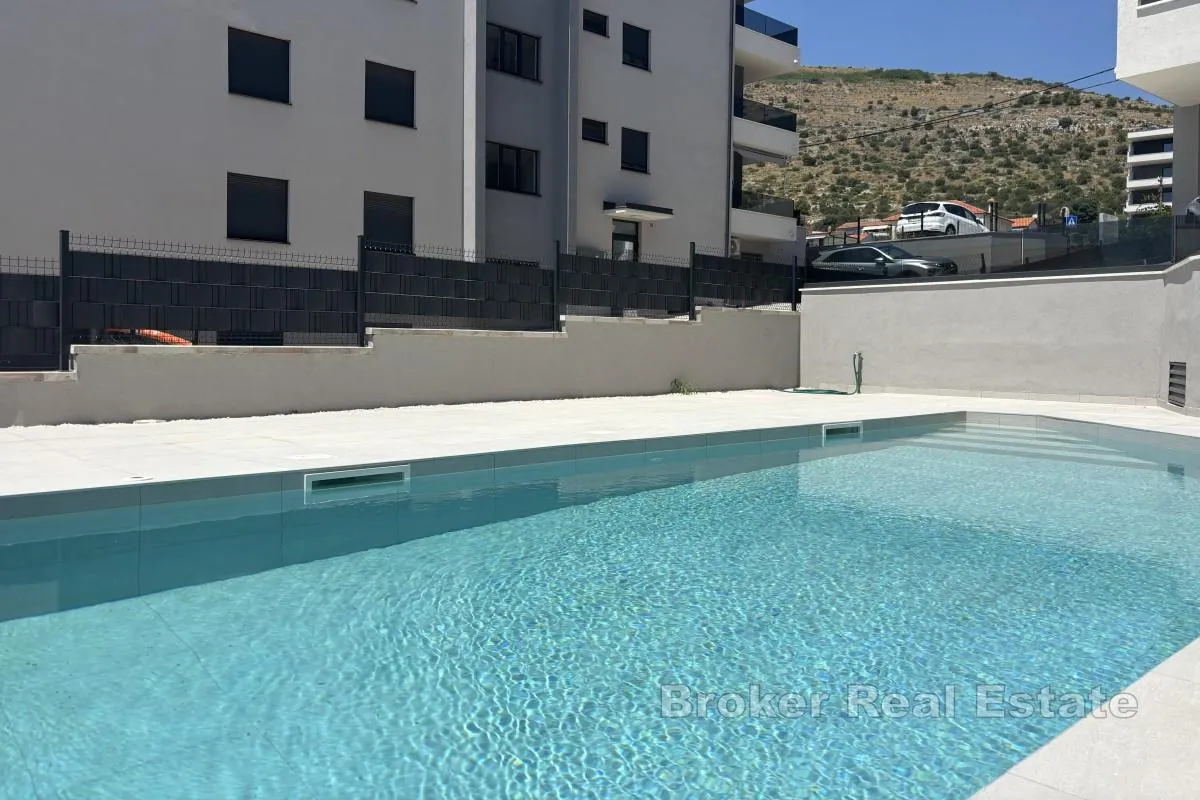 luksuzan penthouse s otvorenim pogledom na more - slika 10