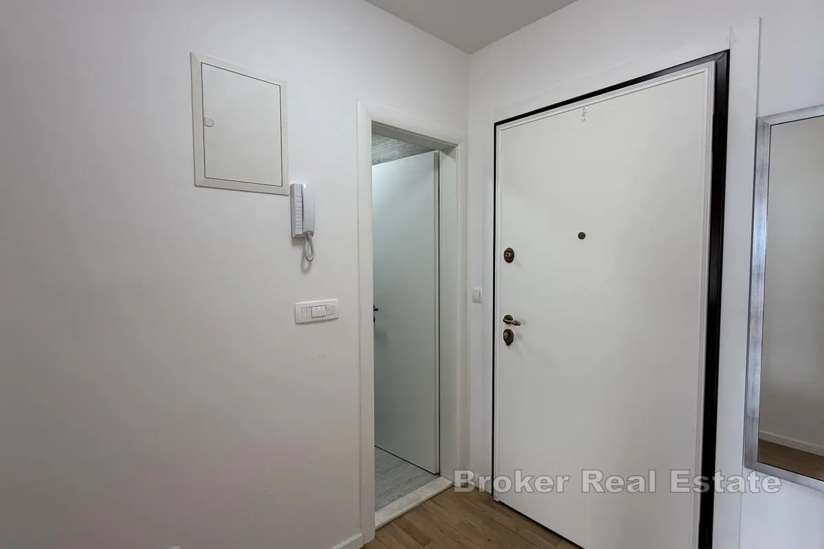 elegantni apartman s pogledom na more - slika 8