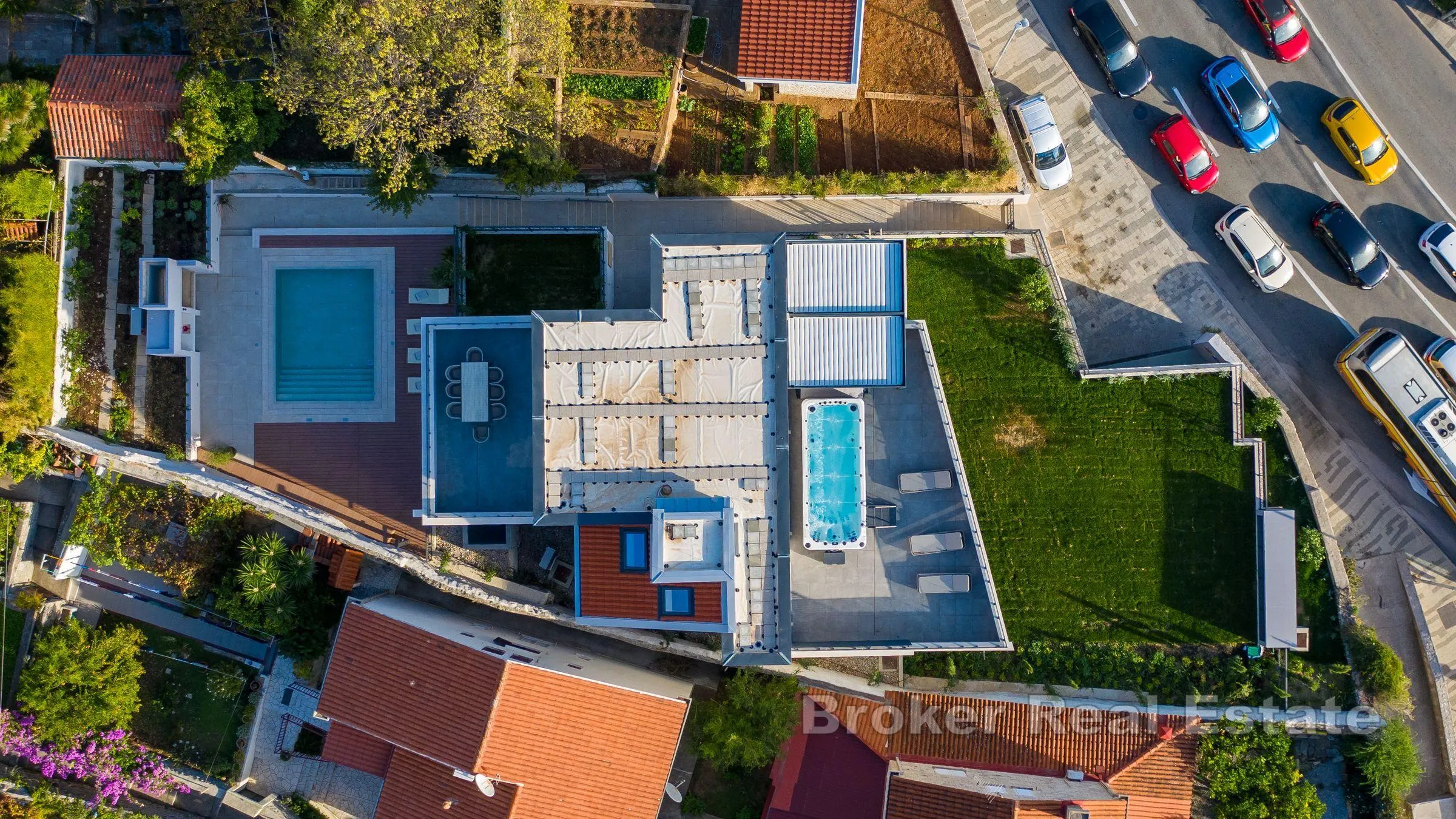 apartmanska kuća u centru - slika 3