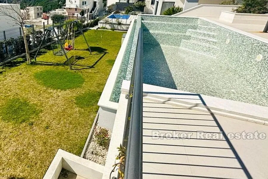luksuzna vila sa bazenom - slika 18