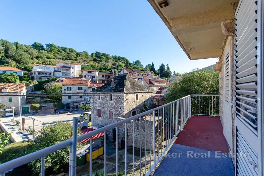 kamena kuća na rivi - slika 2