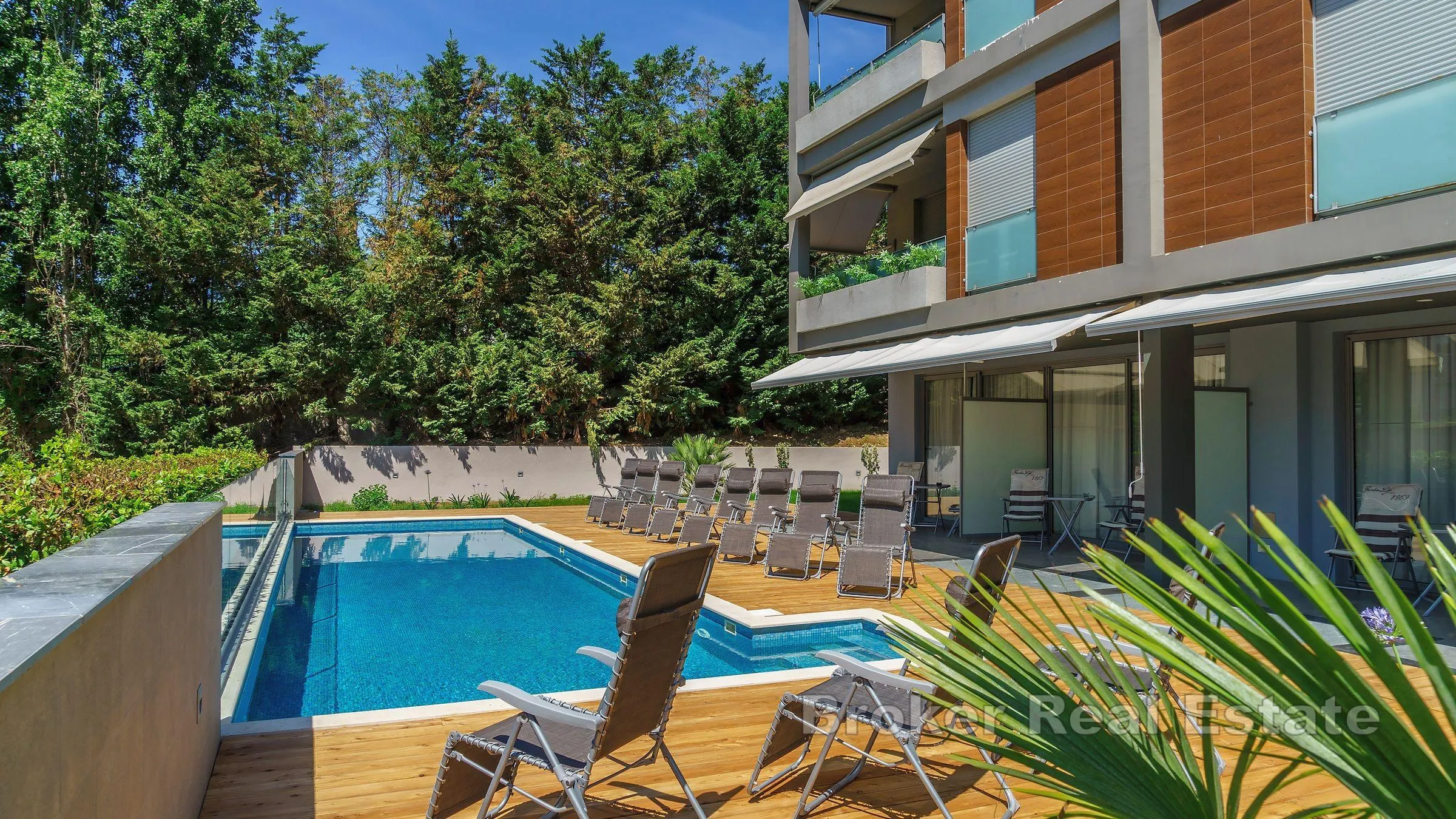 Moderan hotel sa 11 soba i vanjskim bazenom - Trstenik, Split grad