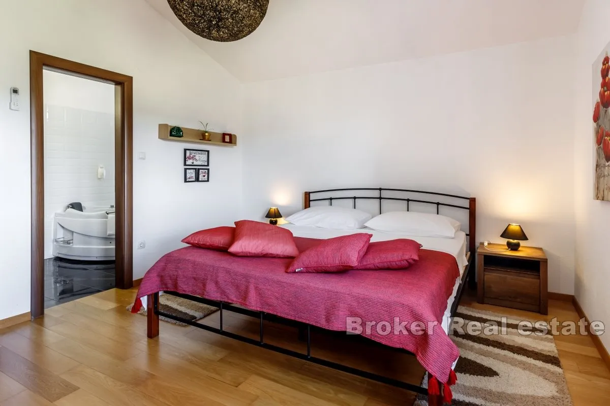 prostrana ruralna vila sa bazenom - slika 10