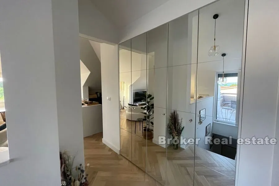 bačvice - luksuzan trosoban stan - slika 10