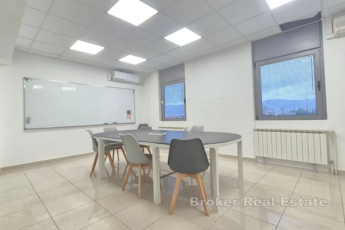 uredski prostor od 365 m² u poslovnoj zgradi - slika 5