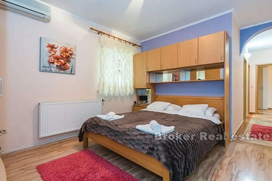 luksuzna vila s bazenom - slika 7