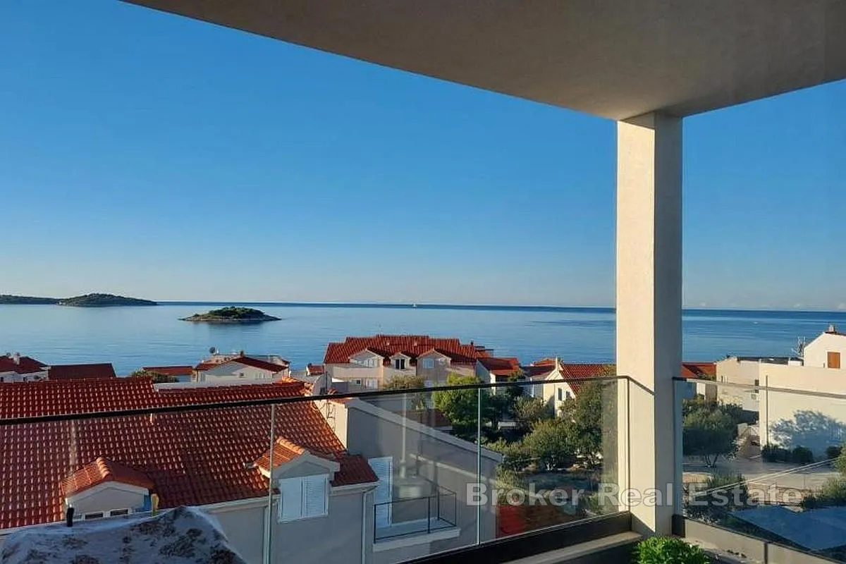 penthouse s otvorenim pogledom na more u prekrasnoj rogoznici - slika 9