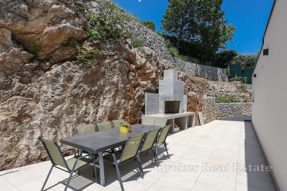 vila s bazenom i pogledom na kvarnerski zaljev - slika 20