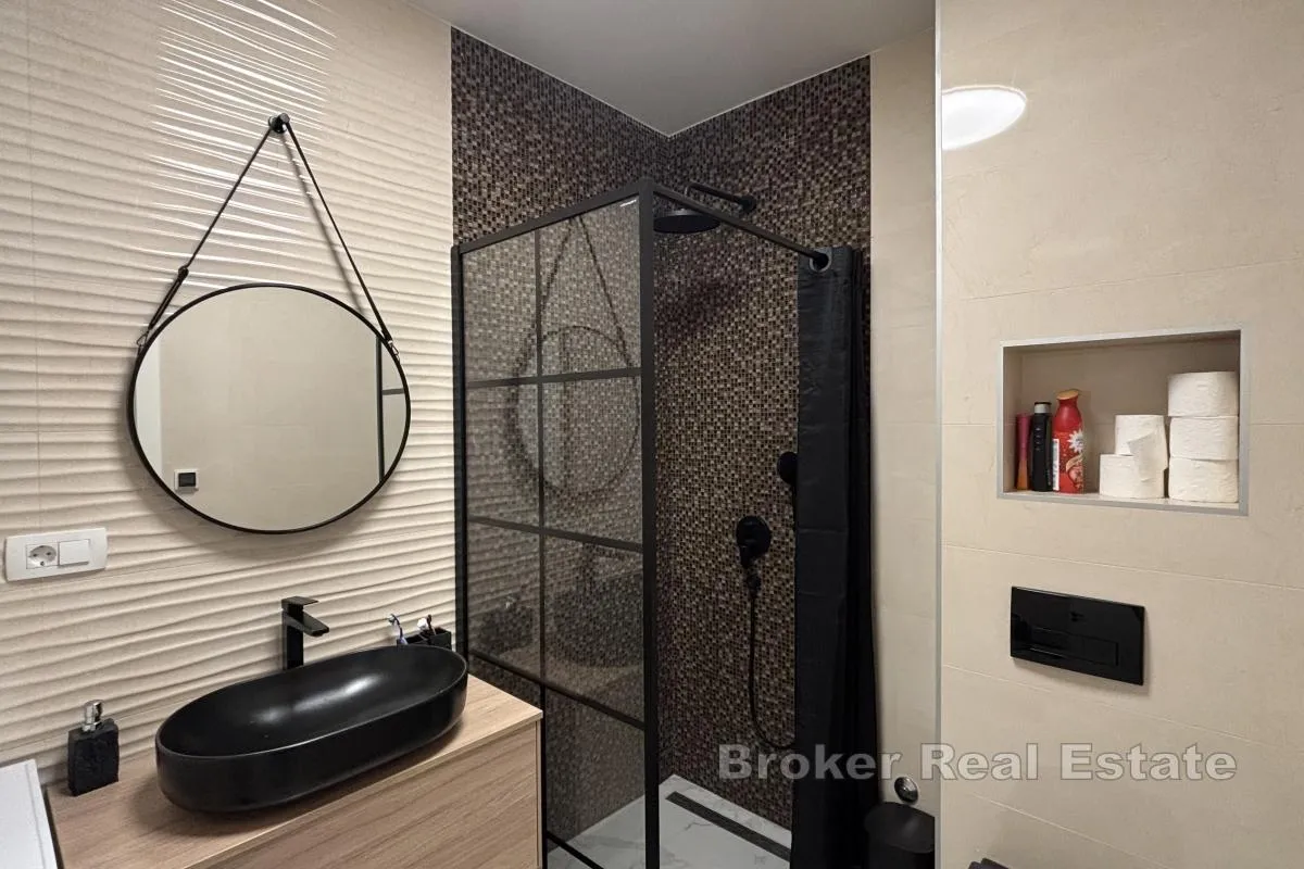 izvanredan penthouse stan s krovnom terasom i otvorenim pogledom na more - slika 12