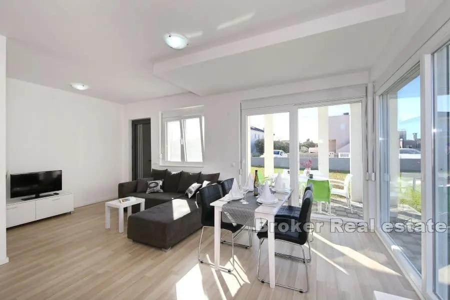 apartmanska kuća u blizini mora - slika 8