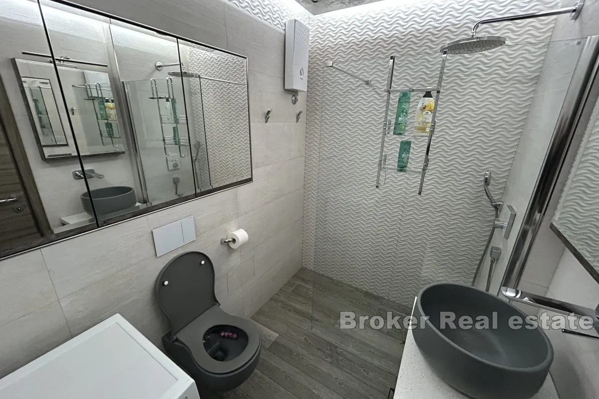 dvosobni apartman na sjajnoj lokaciji - slika 9