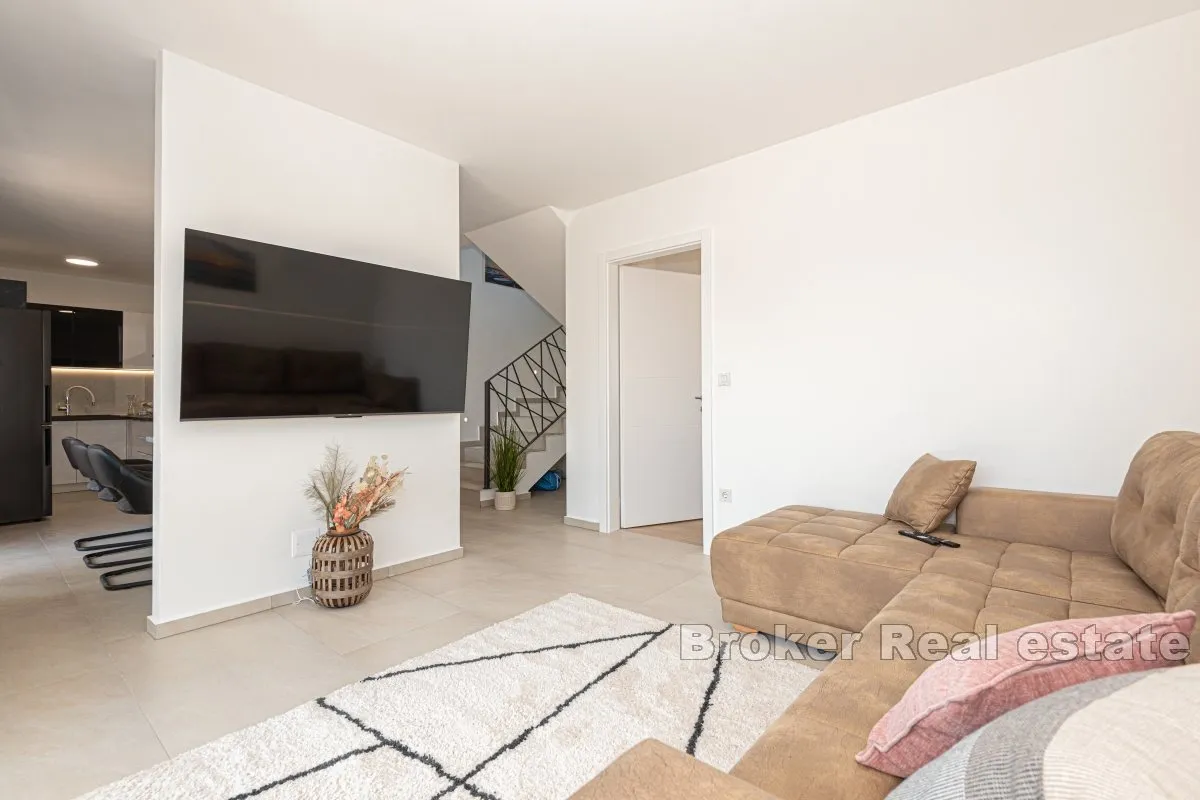 vila s bazenom - slika 8