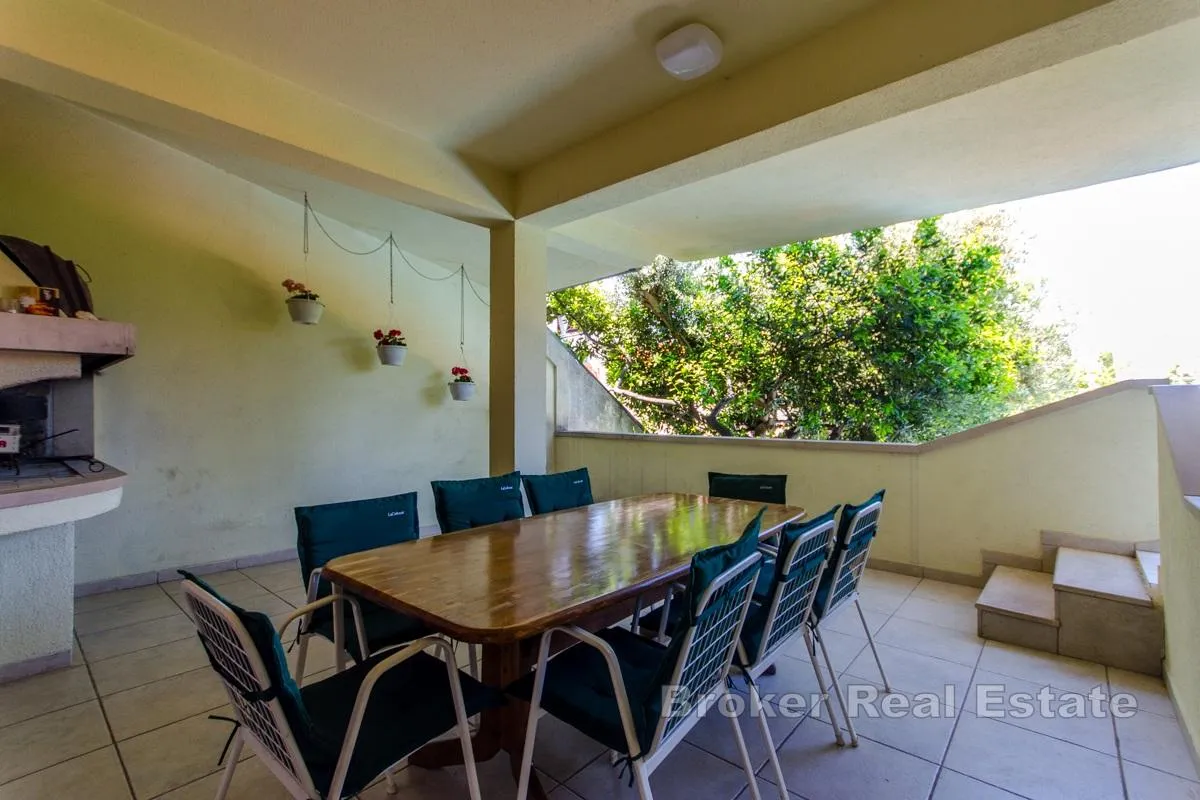apartmanska kuća s bazenom - slika 7