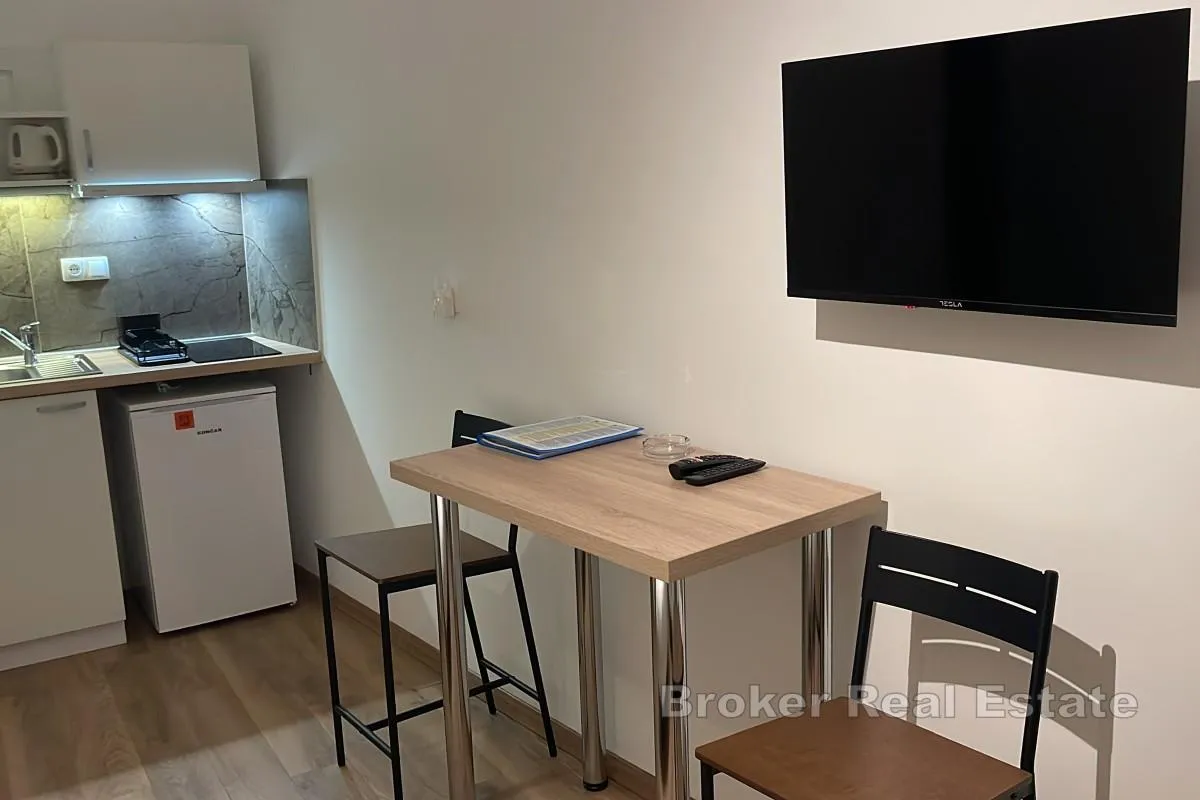 apartmanska kuća u centru grada - slika 5