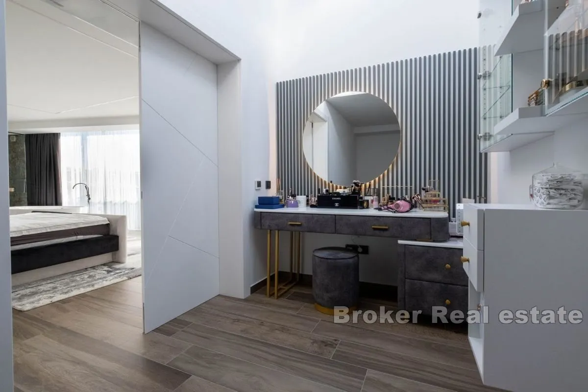 penthouse s pogledom na more na dominantnoj poziciji - slika 13