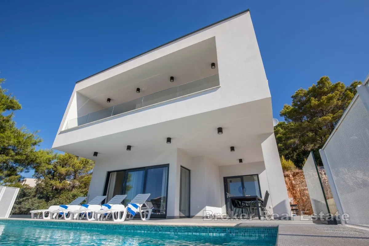 moderna vila s bazenom - slika 1